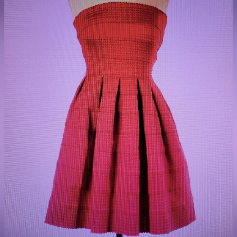 Jun&Ivy Cupcake dress. L. Never worn. Bandage. strapless.